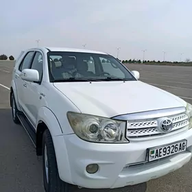 Toyota Fortuner 2010