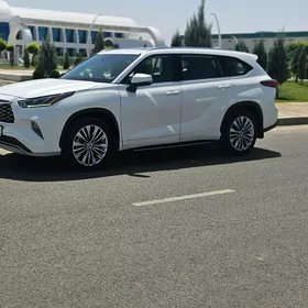 Toyota Highlander 2021