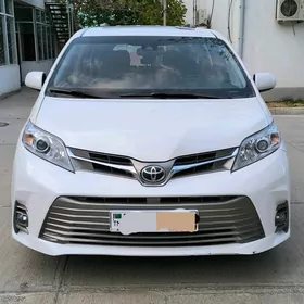 Toyota Sienna 2019