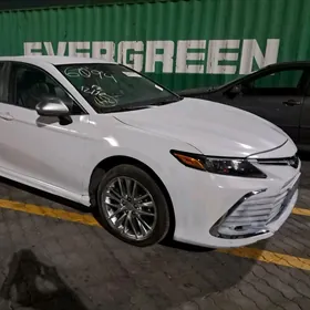 Toyota Camry 2021