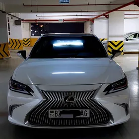 Lexus ES 2019