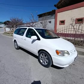 Toyota Sienna 2001