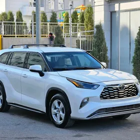 Toyota Highlander 2021