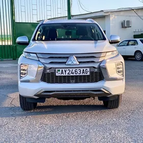 Mitsubishi Pajero 2020