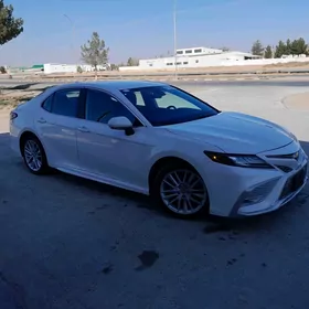 Toyota Camry 2021