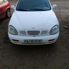 Daewoo Leganza 1998