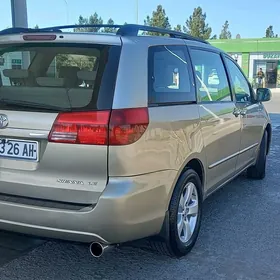 Toyota Sienna 2004