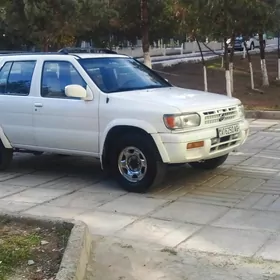 Nissan Pathfinder 1999