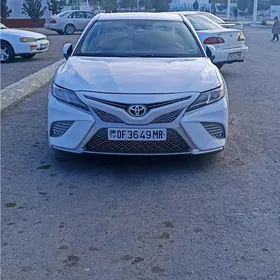 Toyota Camry 2019