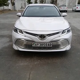 Toyota Camry 2019