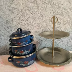Кастрюльки и этажерка