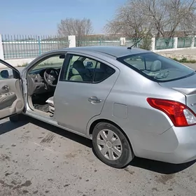 Nissan Versa 2013