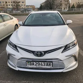 Toyota Camry 2021