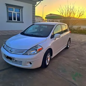 Nissan Versa 2011