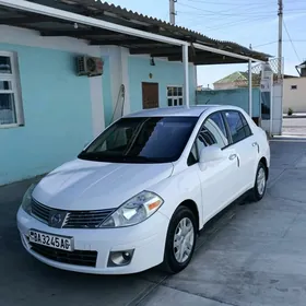 Nissan Tiida 2010