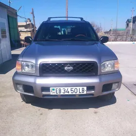 Nissan Pathfinder 2000