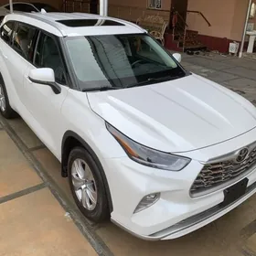 Toyota Highlander 2021