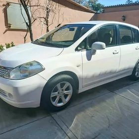 Nissan Tiida 2008