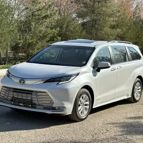 Toyota Sienna 2021