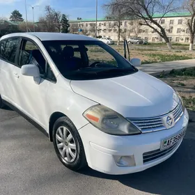 Nissan Versa 2012