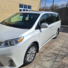 Toyota Sienna 2018