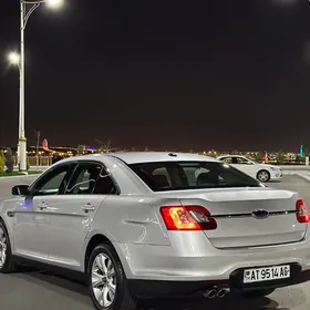 Ford Taurus 2010