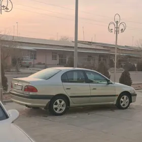 Toyota Avensis 1998