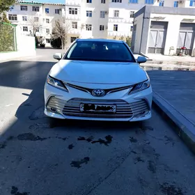 Toyota Camry 2021