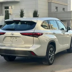 Toyota Highlander 2022