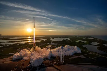 SpaceX 13 sagatda üç orbital uçuryşy bilen rekord goýdy