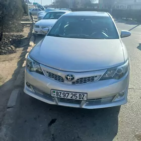 Toyota Camry 2014