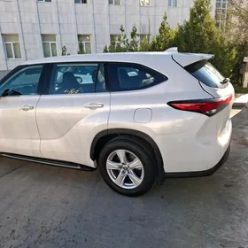 Toyota Highlander 2021