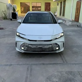 Toyota Camry 2025