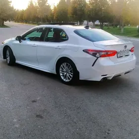 Toyota Camry 2021