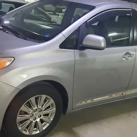 Toyota Sienna 2016