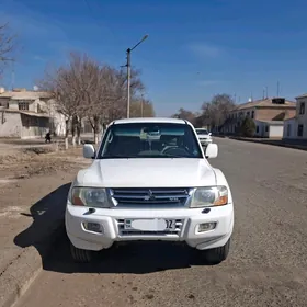 Mitsubishi Pajero 2002