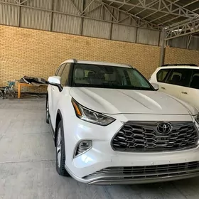 Toyota Highlander 2021