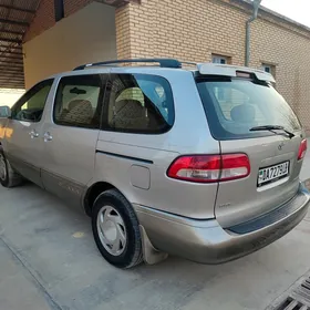 Toyota Sienna 2002