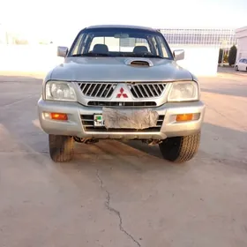 Mitsubishi L200 2004