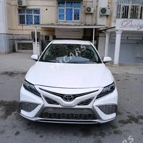 Toyota Camry 2021