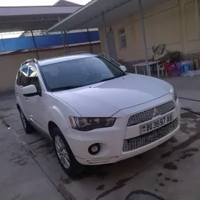 Mitsubishi Outlander 2013