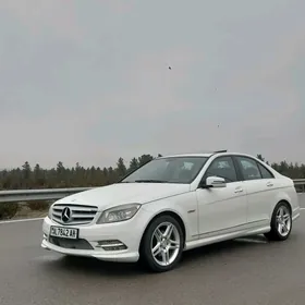 Mercedes-Benz C300 2011