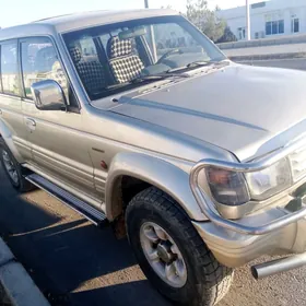 Mitsubishi Pajero 1991