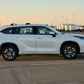 Toyota Highlander 2021