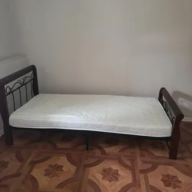 кровать одна спальня