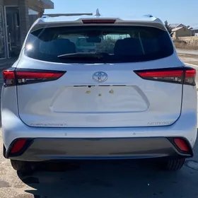 Toyota Highlander 2021