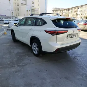 Toyota Highlander 2021