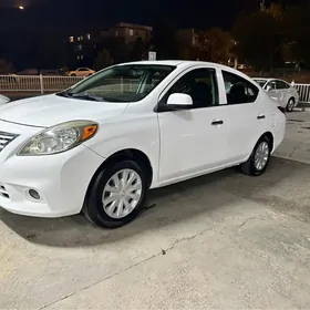 Nissan Versa 2012