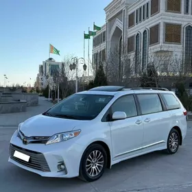 Toyota Sienna 2019