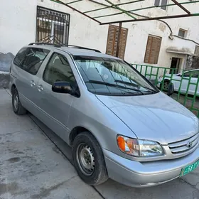 Toyota Sienna 2002